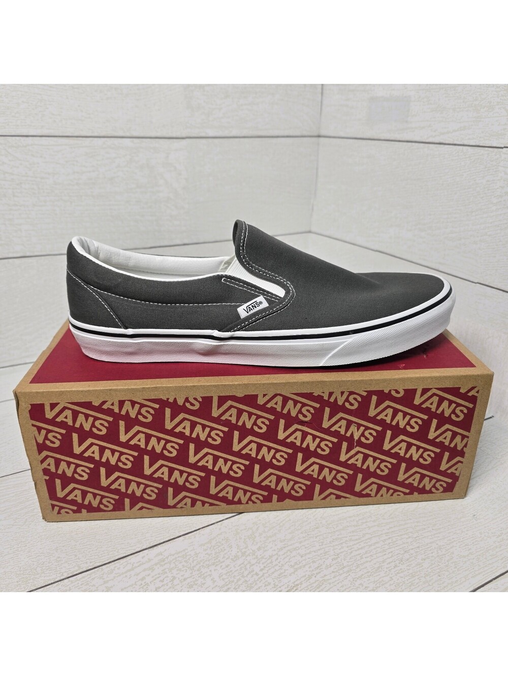 Vans Classic Slip-On Charcoal Men’s 11.5 Women’s 13 VN000EYECHR New in Box
